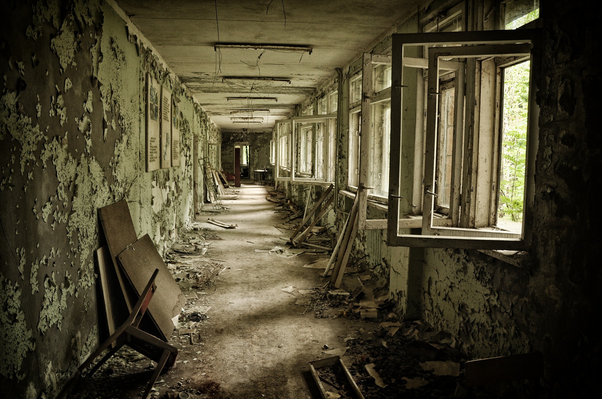 De steden Pripyat en Tsjernobyl zijn al 37 jaar verlaten. De kernramp besmette maar liefst 40% van heel Europa.