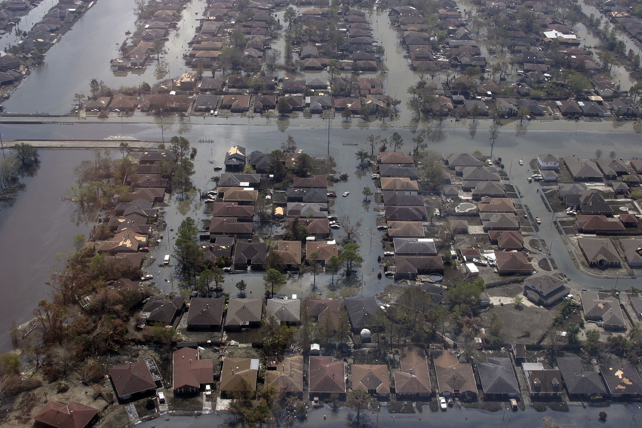 Verzinking was een grote factor in de ramp met Katrina bij New Orleans. De zeeweringen die de stad hadden moeten beschermen, waren te verzakt om stabiel te blijven.